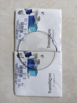 Mắt kính  đổi màu Essilor  1.56